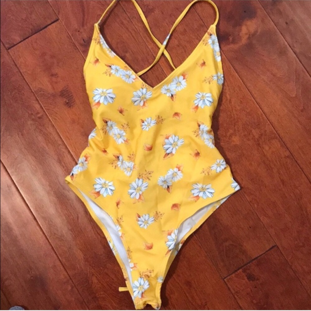 Low-back One Piece Swimsuit